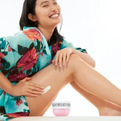Sol De Janeiro Beija Flor Elasti-Cream 7 Sol De Janeiro Beija Flor Elasti-Cream -Promos Sublim Zen Magasin sol de janeiro beija flor elasti cream creme hydratante corps augmentant lelasticite de la peau 3